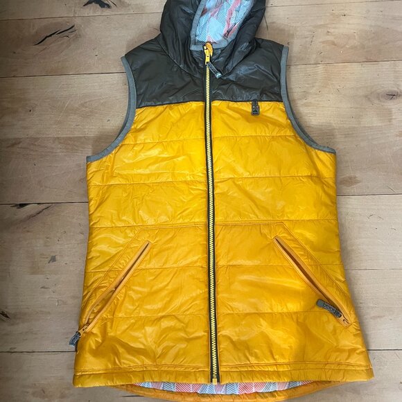 Strafe Aspen- Cirque Puffy Vest - Picture 1 of 3